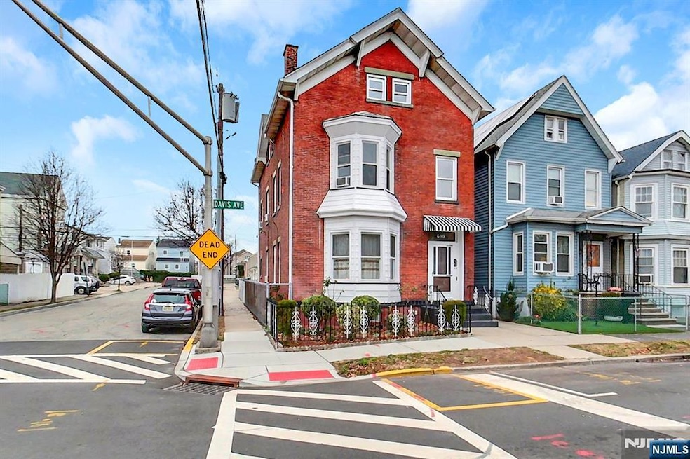 Sold $960,000 • Co-Listing Agent