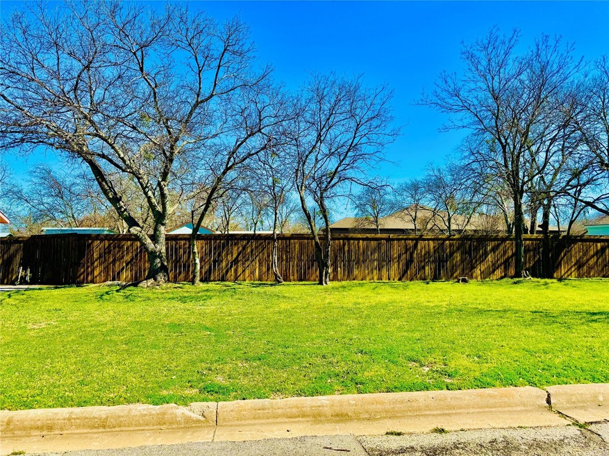 304 Hallvale Dr, White Settlement, TX 76108 - photo 1