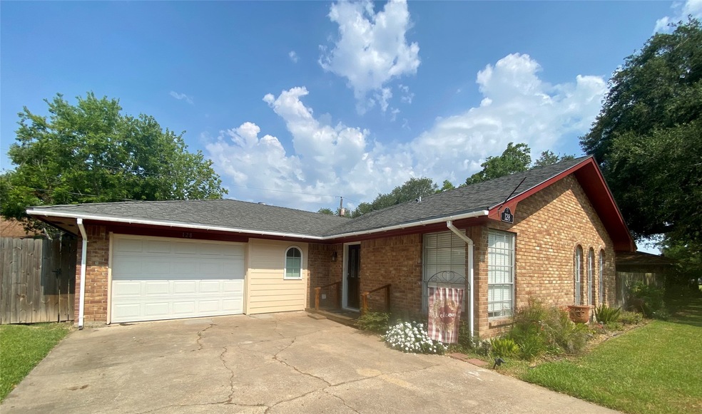 128 Lower Colorado Dr, Bay City, TX 77414 - photo 1