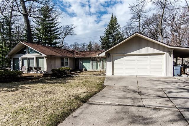 6994 Dandison Blvd, West Bloomfield, MI 48324 - photo 1