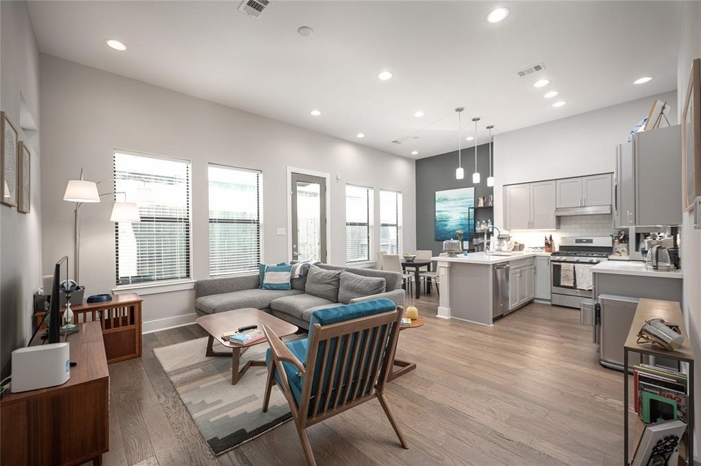 614 Thornton Rd, Houston, TX 77018 - photo 1