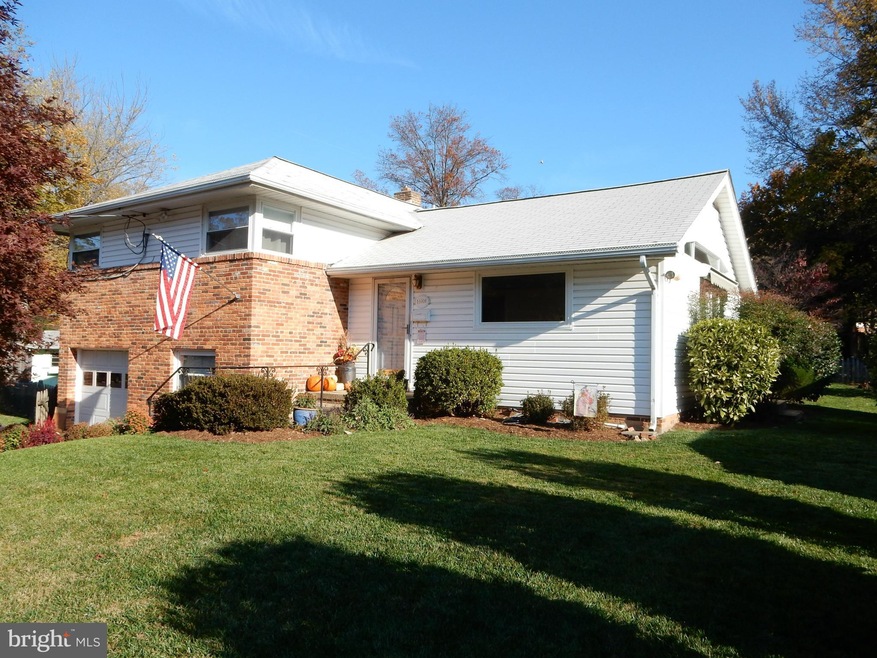 10910 Maple St, Fairfax, VA 22030 - photo 1