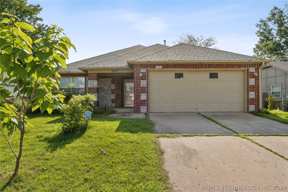 1217 S 32nd St, Broken Arrow, OK 74014 - photo 1