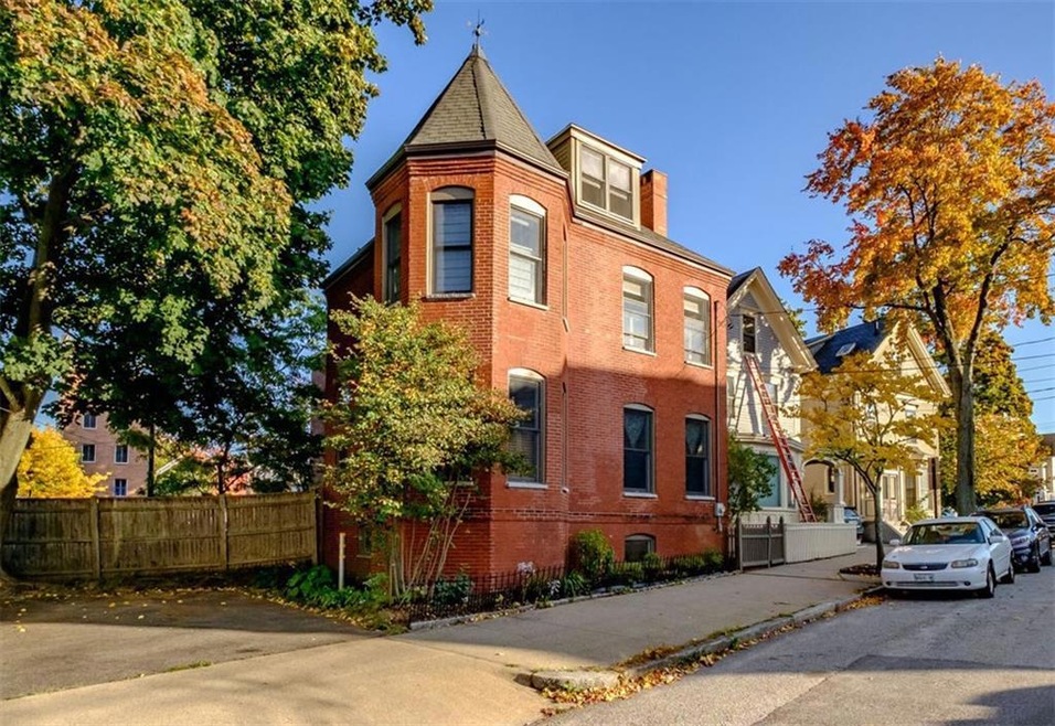 Beautiful West End single family...