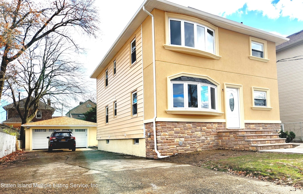 869 Elbe Ave, Staten Island, NY 10304 - photo 1