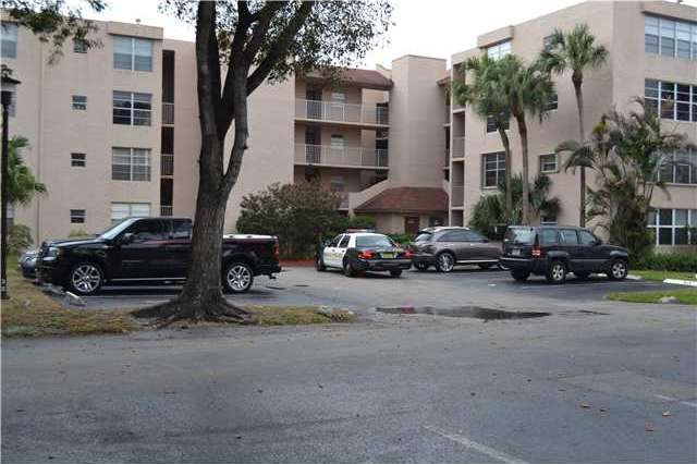 9460 Live Oak Place unit 203, Davie, FL 33324 - photo 1