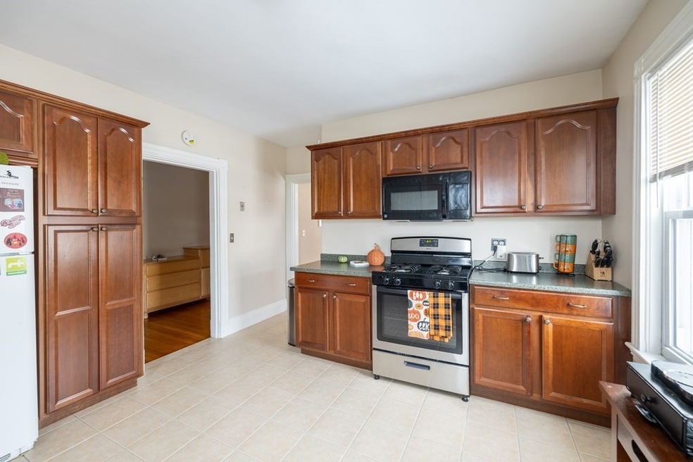 76 Pleasant St unit 2, Wakefield, MA 01880 - photo 1