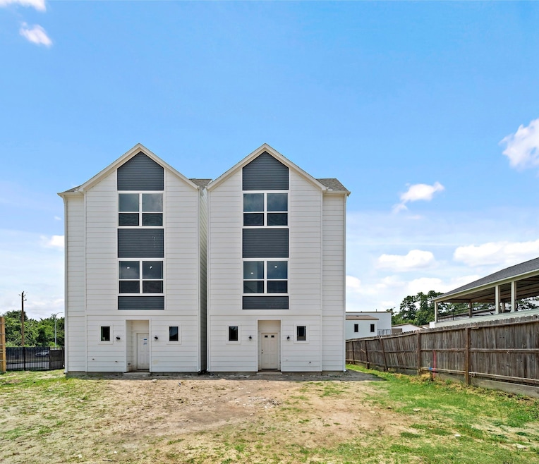 1646 W Tidwell Rd, Houston, TX 77091 - photo 1