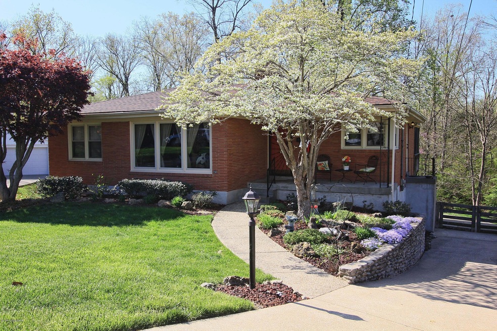 8323 Saint Armands Ct, Louisville, KY 40219 - photo 1