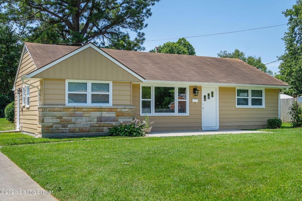 5524-Brokers-Tip-Ln_003