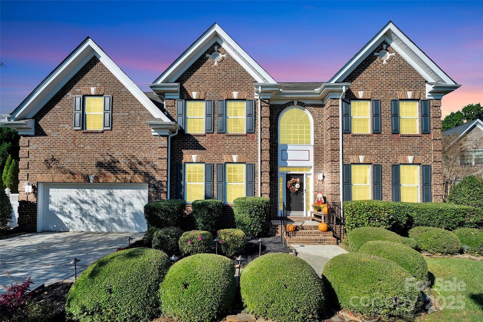 Under Contract $900,000