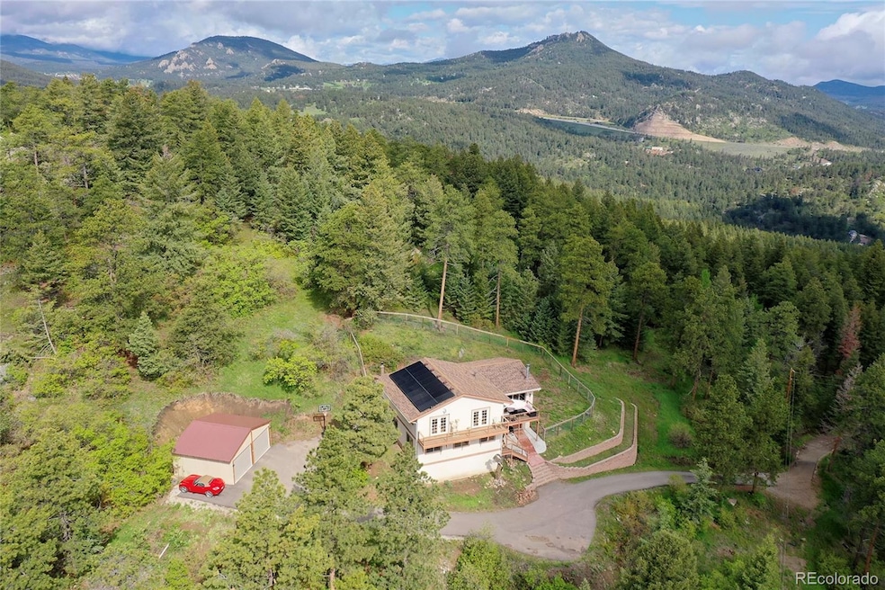 Solar panels, 2 car garage, full of privacy