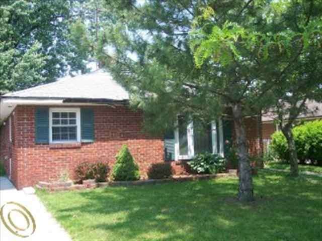 15321 Hill Ct, Roseville, MI 48066 - photo 1