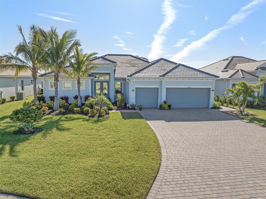 Oversized driveway, can park 9 cars!