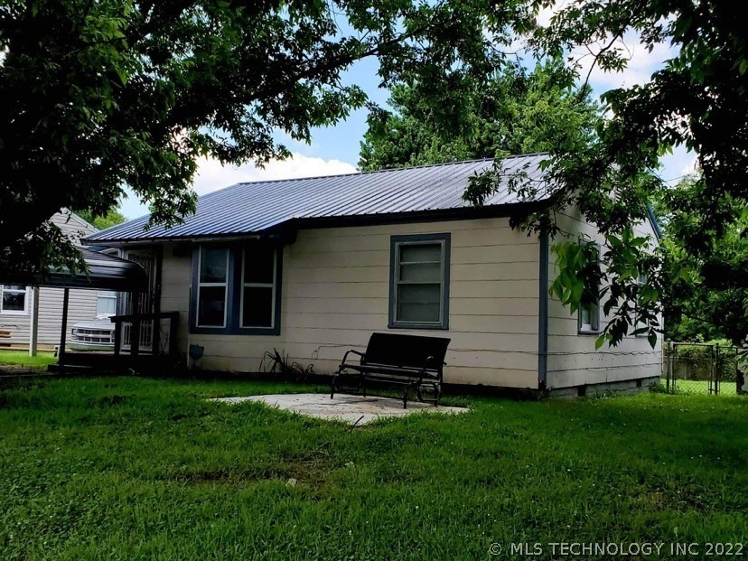 202 W Scott St, Henryetta, OK 74437 - photo 1