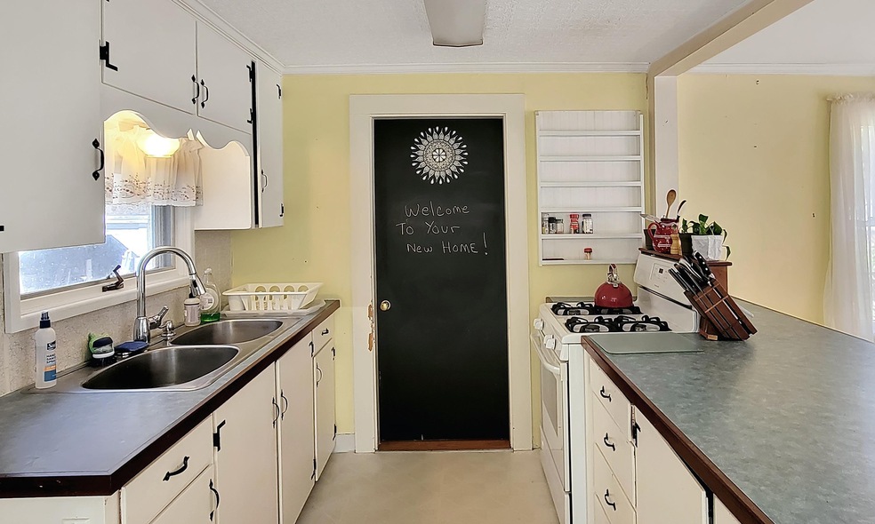 17 Brindle Pond Rd, Center Barnstead, NH 03225 - photo 1