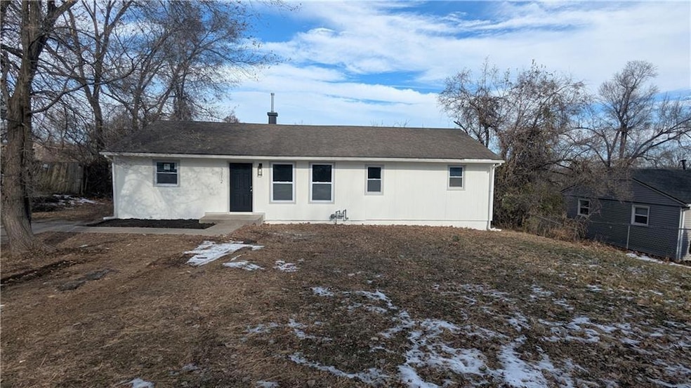 3812 E 93rd St, Kansas City, MO 64132 - photo 1