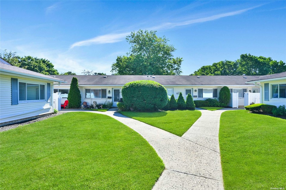 7 Storm Dr, Holtsville, NY 11742 - photo 1