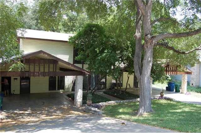 Exterior Front : This Great Duplex in the culdesac