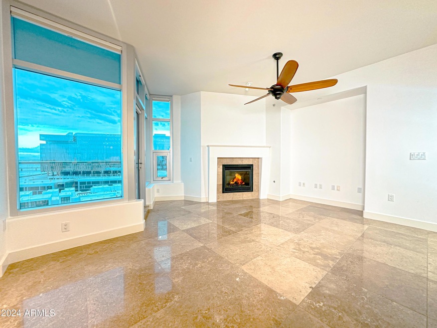 Lg Living Rm/Gas Fireplace/View Balcony