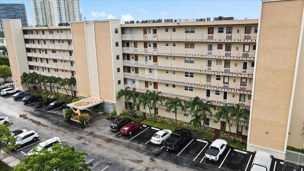 319 NE 14th Ave unit 201, Hallandale Beach, FL 33009 - photo 1