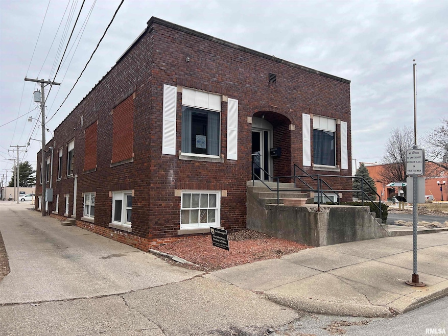 210 S Randolph St, Macomb, IL 61455 - photo 1