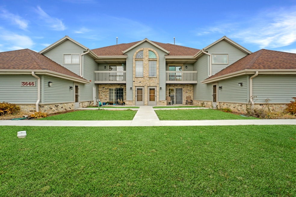 3646 E Barbara Ct unit 7, Oak Creek, WI 53154 - photo 1