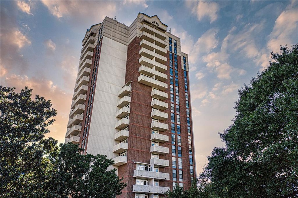 Find yourself on the sixth floor of this spectacul
