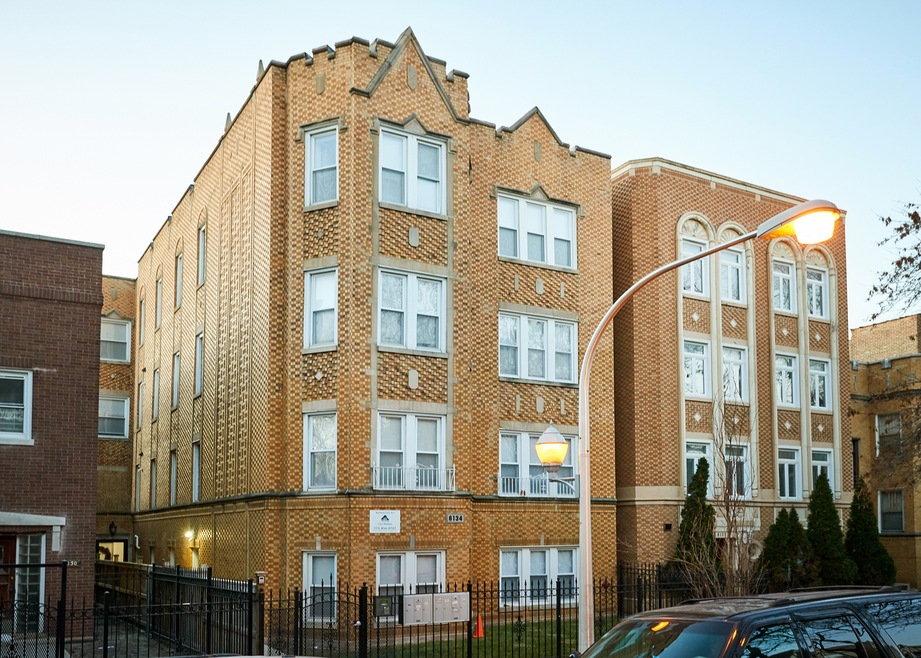 6134 N Washtenaw Ave unit 1F, Chicago, IL 60659 - photo 1