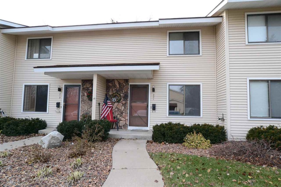 Welcome home~ This 2 bedroom condo is ready and wa