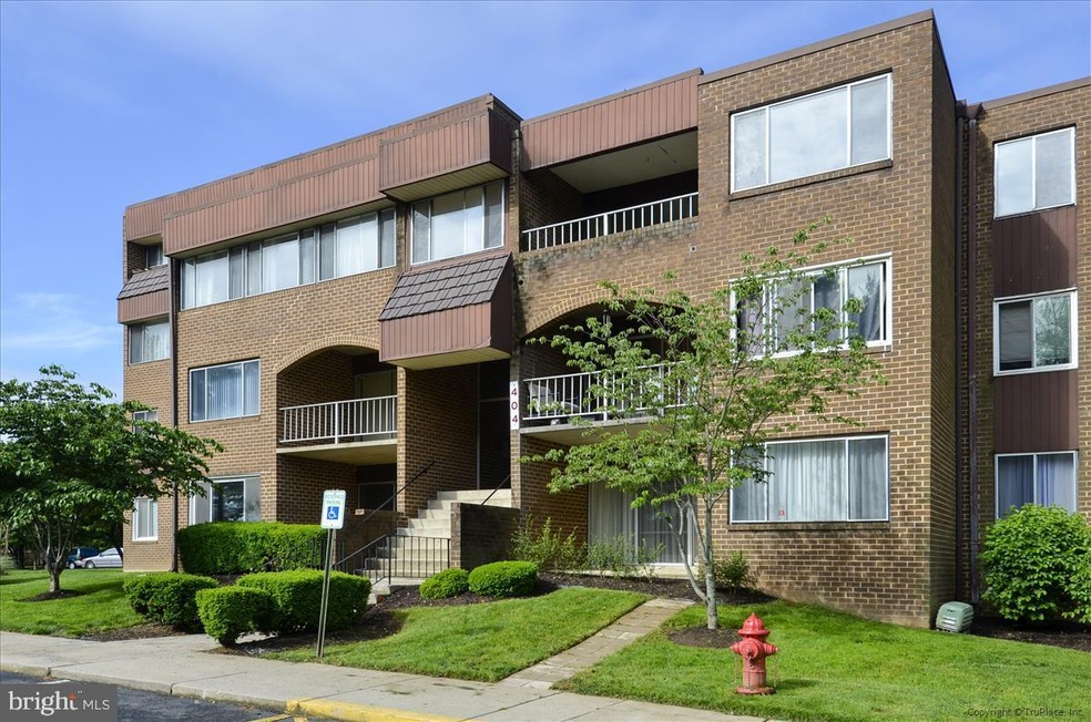 404 Girard St unit 303, Gaithersburg, MD 20877 - photo 1