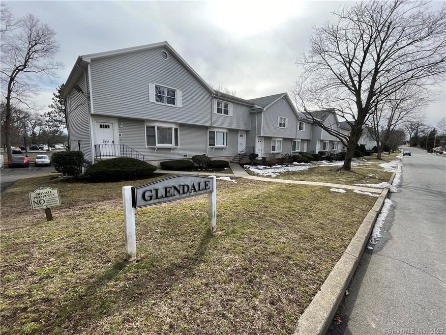 265 Glendale Ave unit E8, Bridgeport, CT 06606 - photo 1