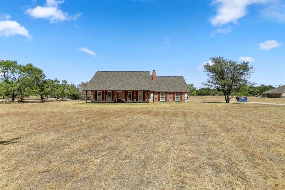 511 Highland Rd, Springtown, TX 76082 - photo 1