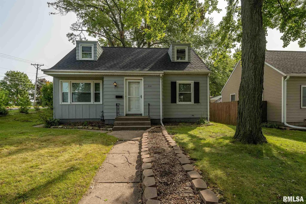 2511 N Myrtle St, Davenport, IA 52804 - photo 1