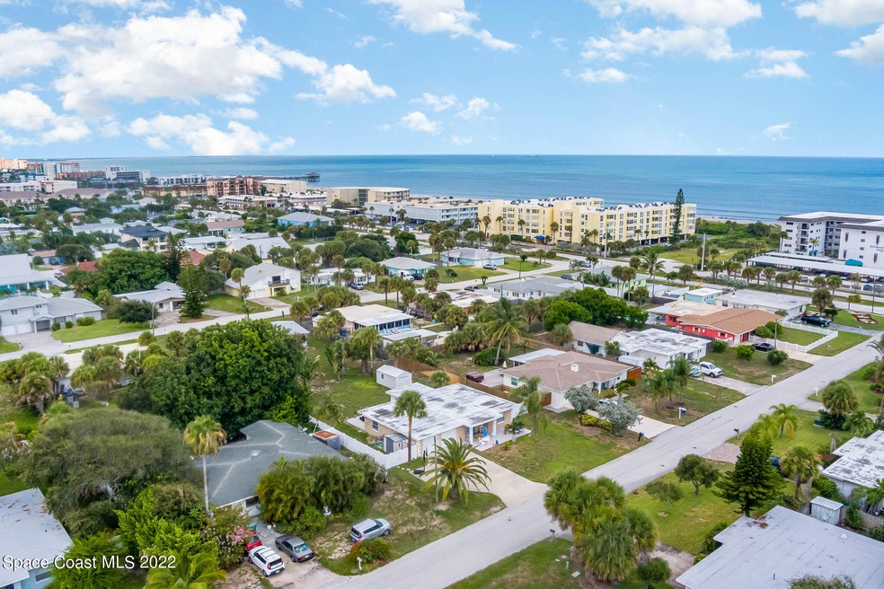 126 E Gadsden Ln, Cocoa Beach, FL 32931