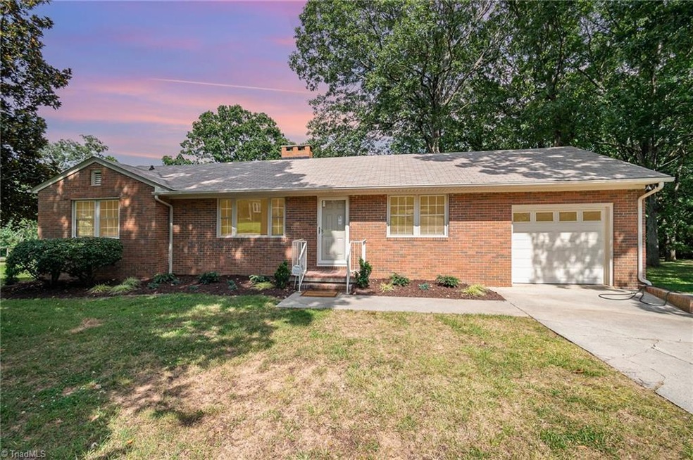 662 Oakgrove Rd, Asheboro, NC 27205 - photo 1