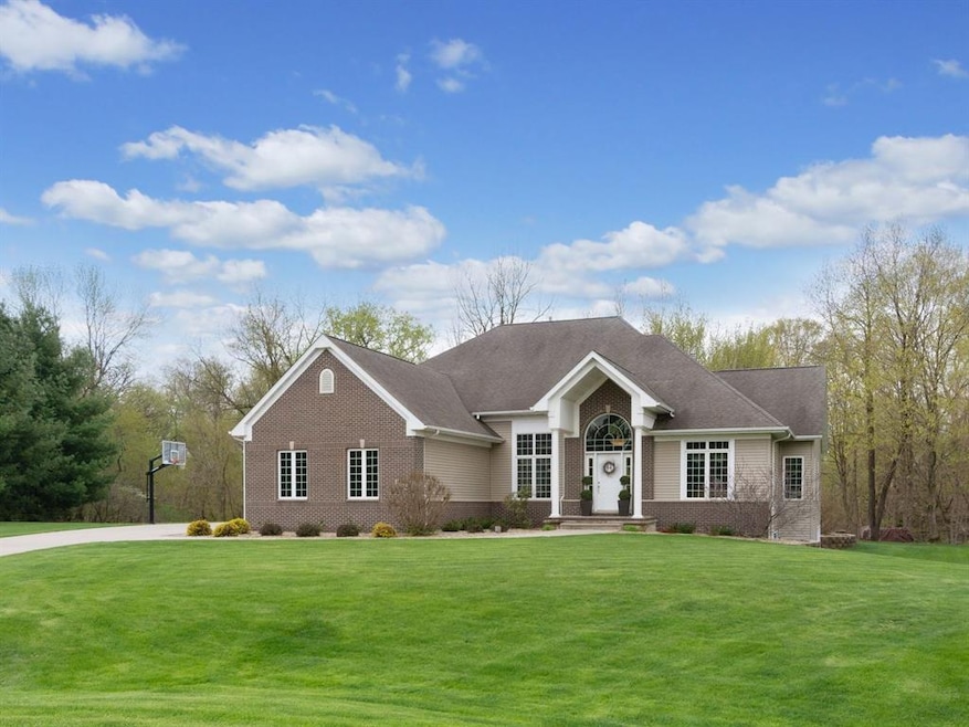 3525 Canterbury Ln, Cedar Rapids, IA 52411 - photo 1