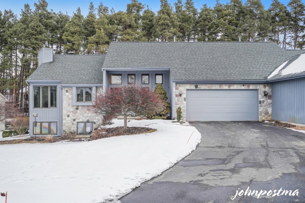 4915 N Quail Crest Dr SE, Grand Rapids, MI 49546 - photo 1