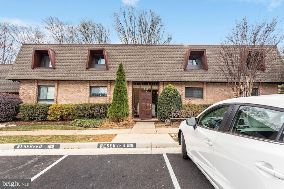 11611 Vantage Hill Rd unit 1A, Reston, VA 20190 - photo 1