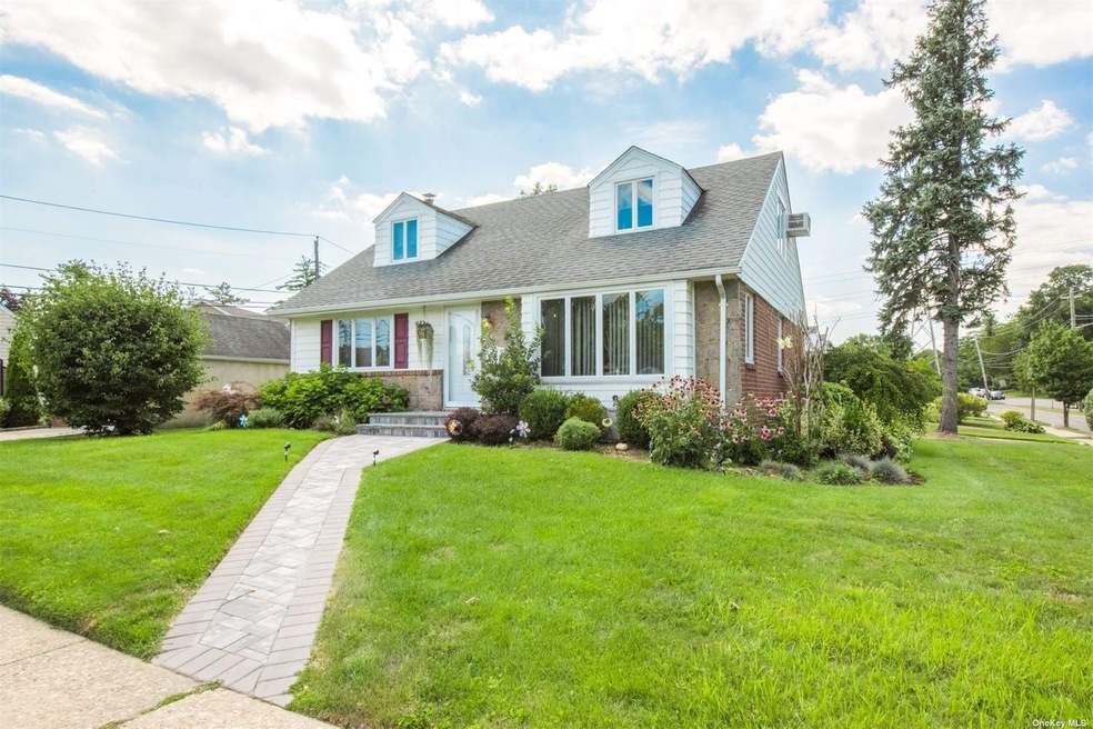 5 Rex Ct, Mineola, NY 11501 - photo 1