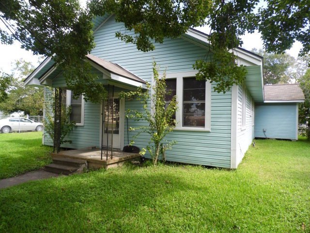 921 Avenue G, Bay City, TX 77414 - photo 1