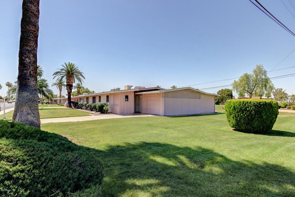 NICE CORNER APT. STYLE HOME