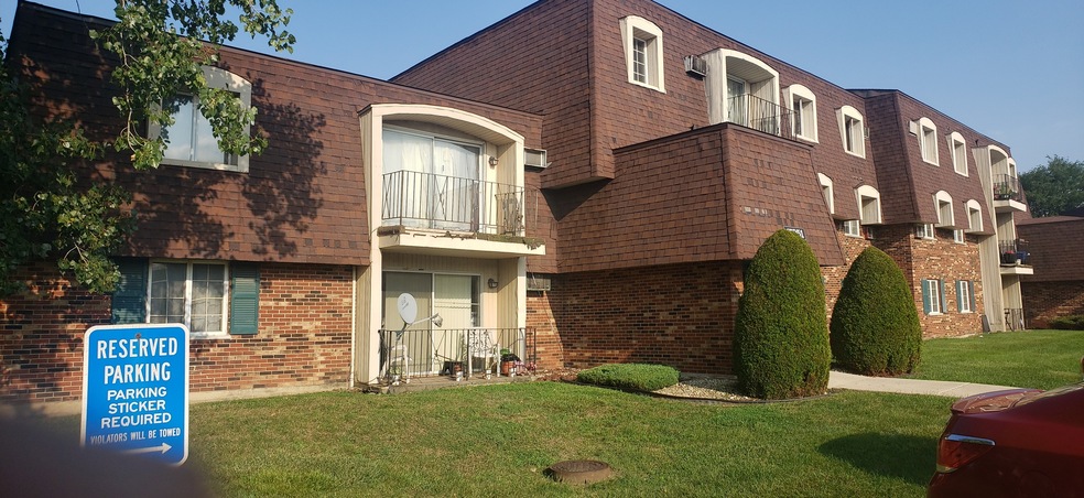 17951 Amherst Ct unit 203, Country Club Hills, IL 60478 - photo 1