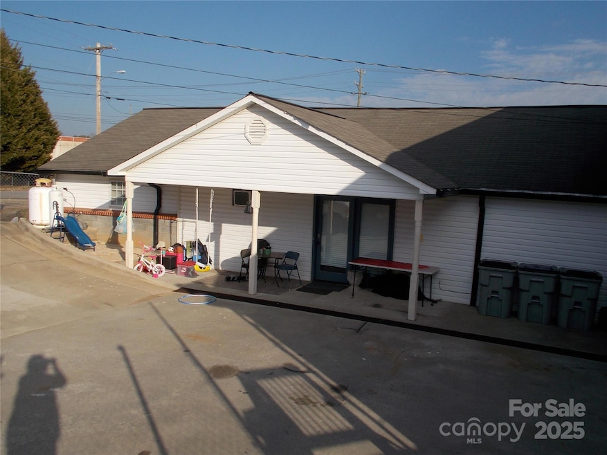 1317 &1319 Main St NW, Lenoir, NC 28645 - photo 1