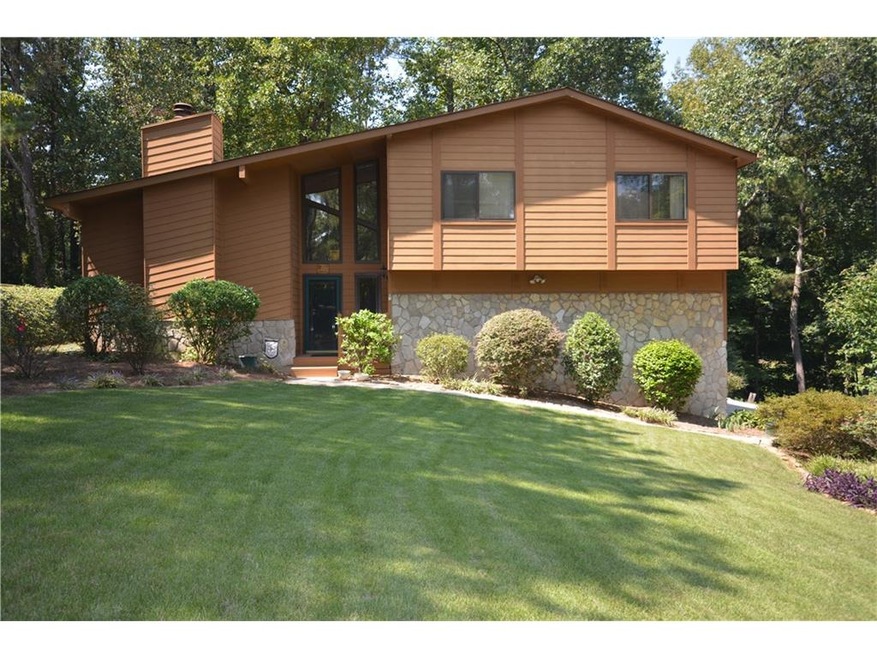 Front View. Brand new Hardie Plank siding and exte