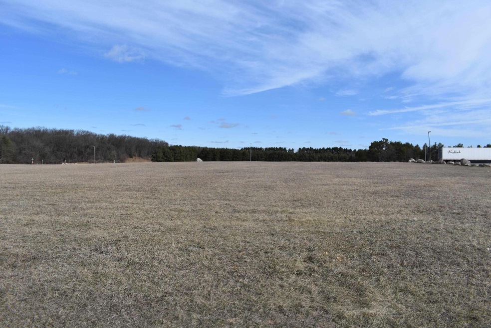 0 Hoops Way unit 50256443, Coloma, WI 54930 - photo 1