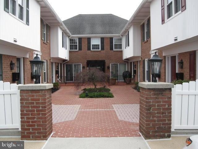 443 W Caracas Ave, Hershey, PA 17033 - photo 1