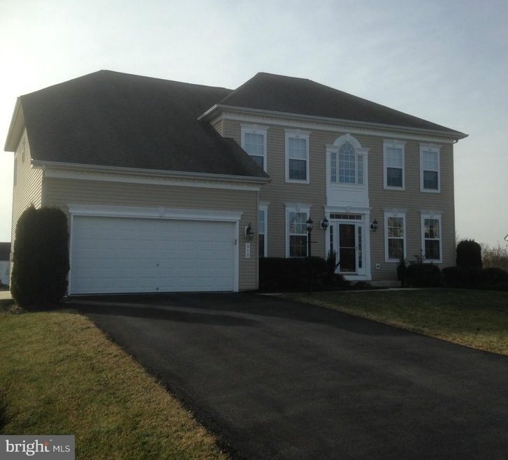 813 Shannon Dr N, Greencastle, PA 17225 - photo 1