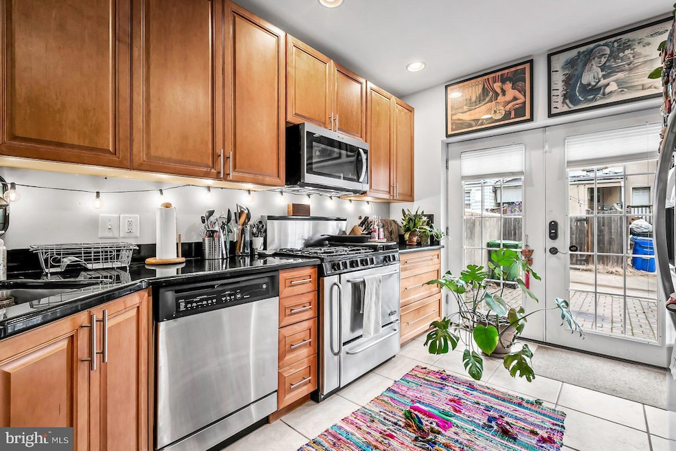 1025 S Bouldin St, Baltimore, MD 21224 - photo 1