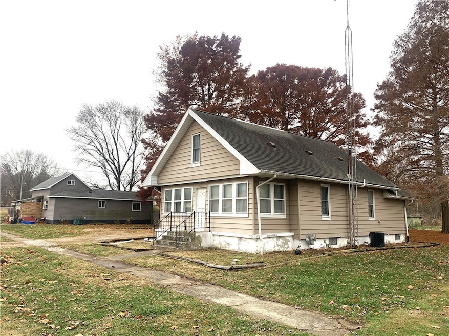 7 Michaels St, Pana, IL 62557 - photo 1